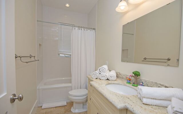Palm River Estate - Five Bedroom Home