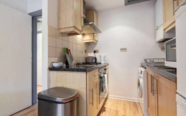 Comfortable 2 Bedroom Flat With Good Transport