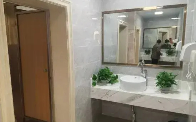 Vienna Hotel（ Yongzhou Dong'an High-speed Railway Station Hotel）