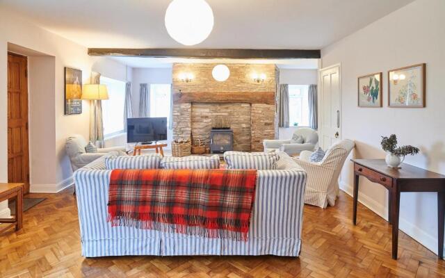 Host Stay Penrheol Farmhouse