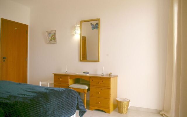 Lovely 2 Bedroom end Townhouse in Carvoeiro