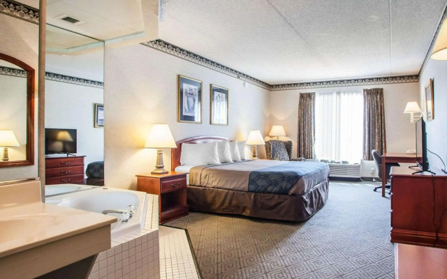 Rodeway Inn & Suites Milwaukee Airport