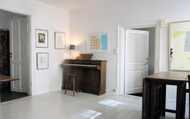 apartment historical building 1374-1