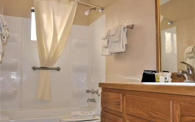 Pinecliff Village Resort