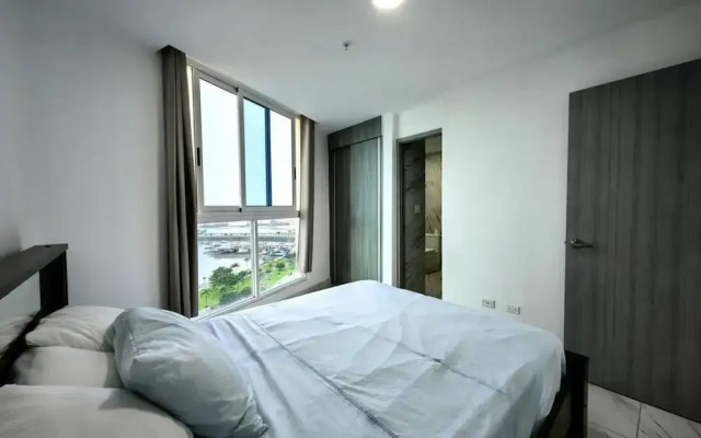 Oceanfront Designer Apartment PH The Sands, Next to Hilton