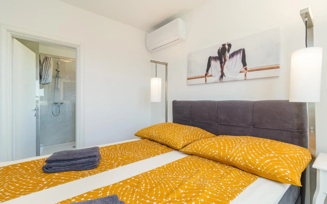 Penthouse Apartment Sax