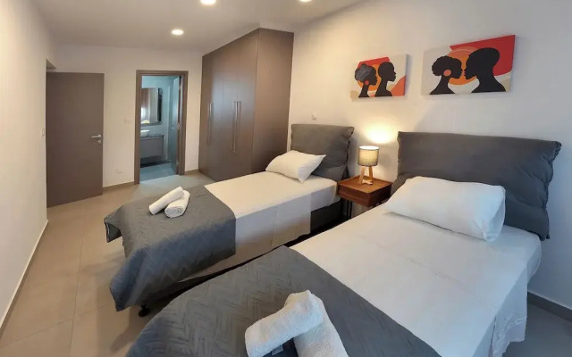 Sun & Moon Luxury 4-bedroom Villa