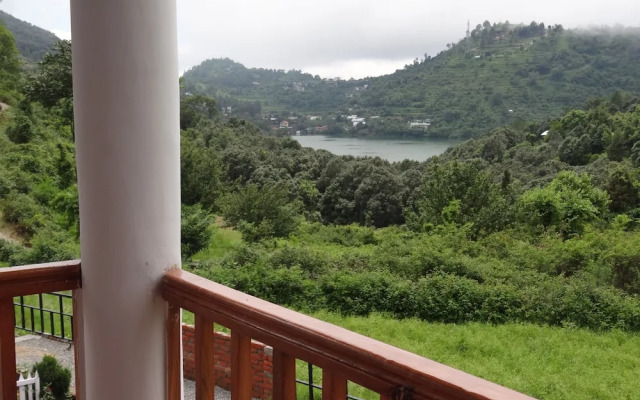 Luxury Suites overlooking lake at Naukuchiatal Nainital