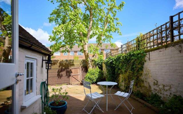 The Old Hatfield Haven - Spacious 6BDR House with Garden