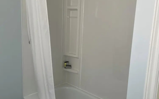 Buoy & Arrow Restaurant and Suites