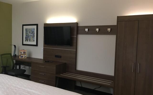 Holiday Inn Express Grand Island - Niagara Falls by IHG