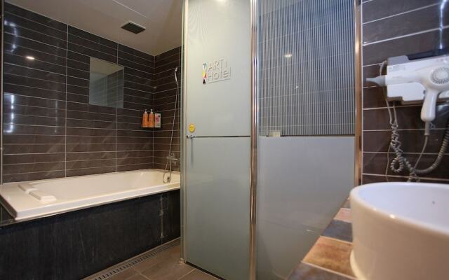 Art 1 Hotel