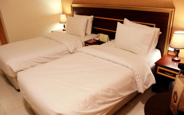 Montreal Naif Hotel