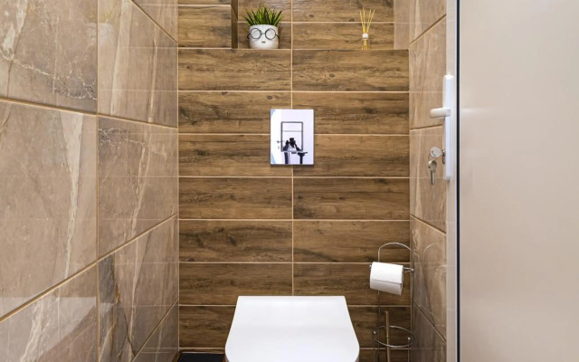 Bright Modern 2BD Apartment with Panoramic View