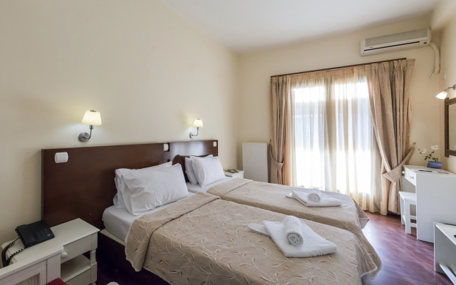 Akrogiali Hotel