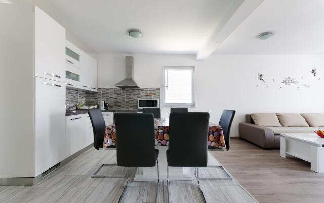 Apartments Ester in Lopar - island Rab