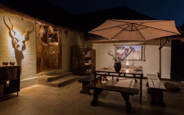 Ama Amanzi Bush Lodge