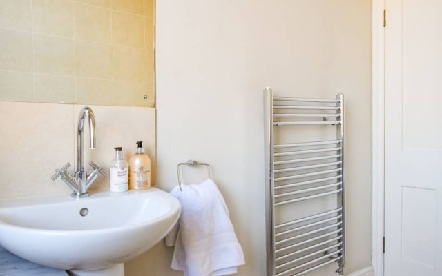 Gorgeous Apartment in a West End Mansion