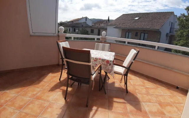 Apartments and Rooms Dobrila