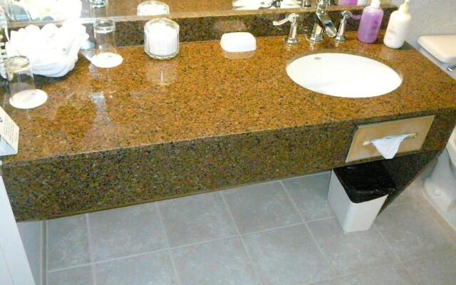 Coast Abbotsford Hotel & Suites