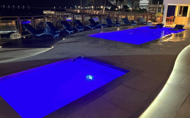 SEAFLATS Iate Plaza Hotel