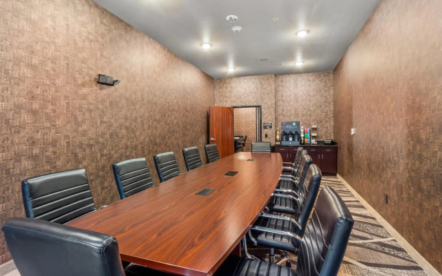 Cobblestone Hotel & Suites - De Pere/Green Bay