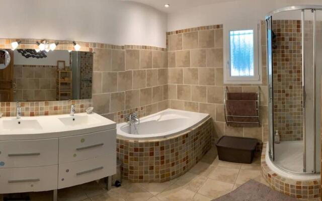 Maison spacieuse et calme près de la cité