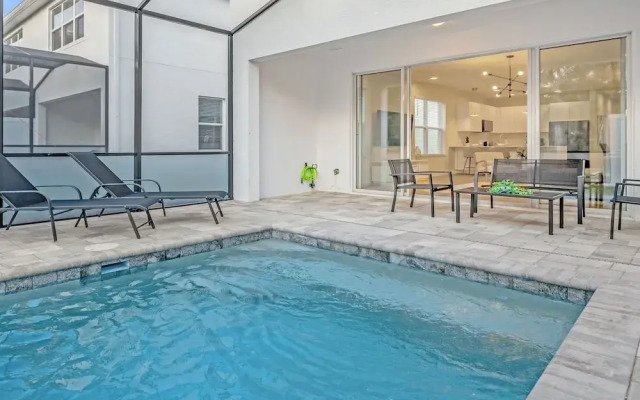 Upstay - Modern Family Townhome With Pool