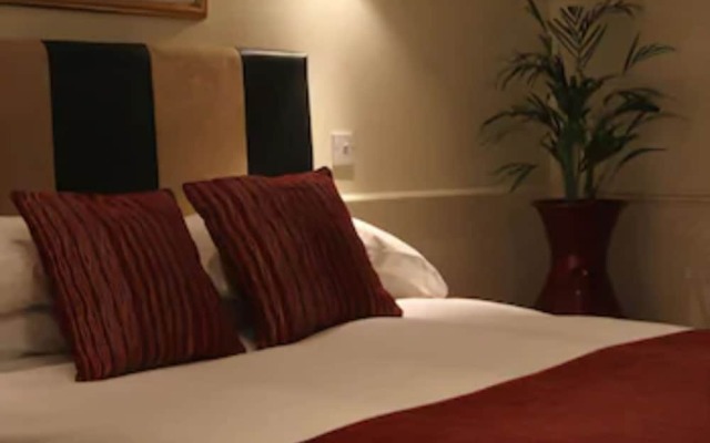 Thameside Hotel