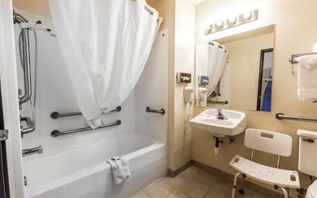 Rodeway Inn & Suites