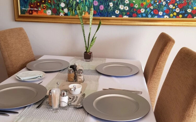 Aandbloem Guest House