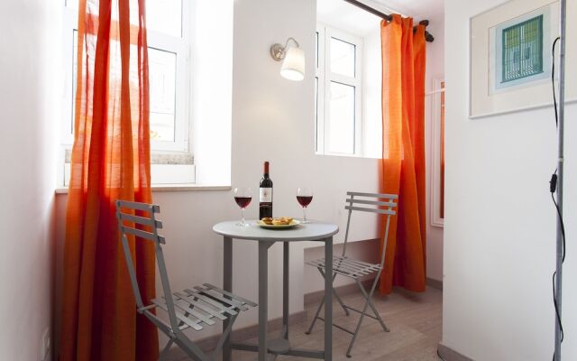 ALTIDO Charming 2BR Apt w/ workspace at the heart of Alfama