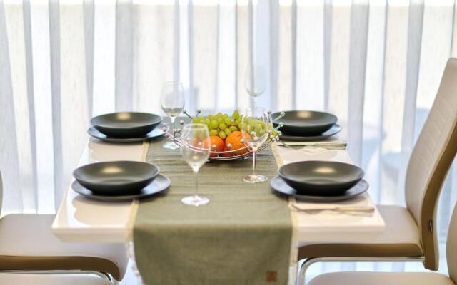 Sunflower 2BR Apartment in Nord10- parking n pool