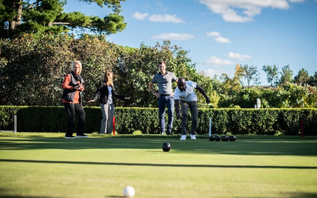 Maddens On Gull Lake