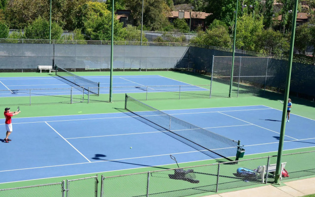 Riviera Oaks Resort