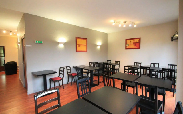 Adonis Lyon Est Hôtel Artys