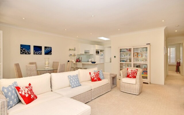 Nicholli, Bay Parklands, Unit 32/2 Gowrie Avenue