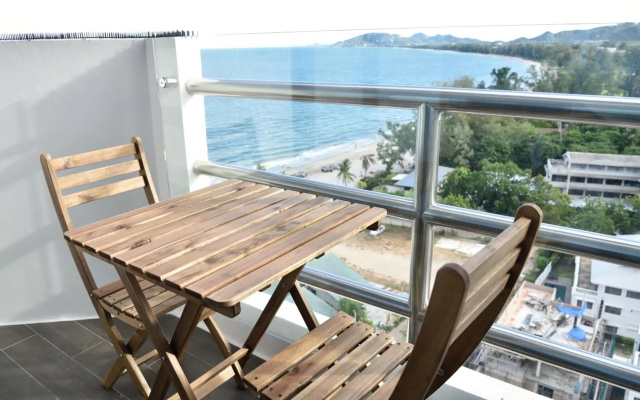 Huahin Bluewave residence by kzy