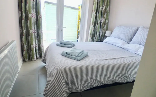 Gower - 2 Beds - Parking - EV Charger - Wifi