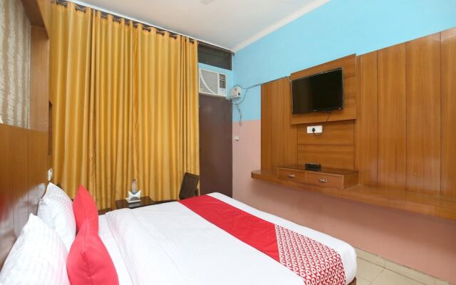 OYO 5906 Hotel Skyfox