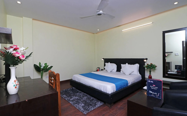 Hotel Feather By OYO Rooms