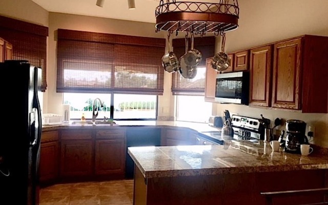 Grandview Getaway 4 BR by Casago