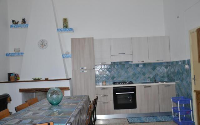Casa indipendente immersa nel verde con vista mare