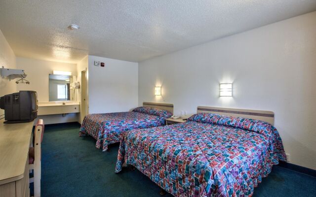 Motel 6 Dothan, AL