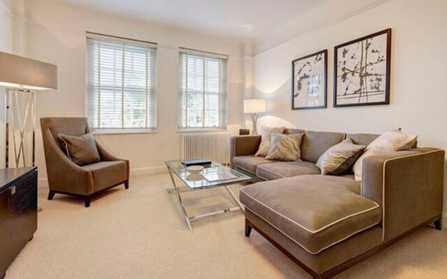 Two Bed Flat in Fashionable Chelsea