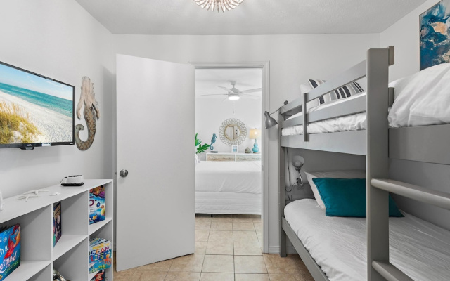 Tradewinds Condominium #28- At the Beach!