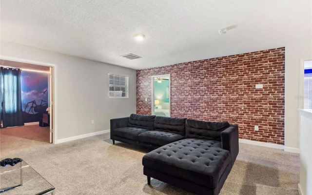 Upstay - Championsgate Home w Hot Tub-pool-cinema