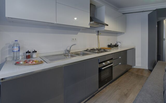 Gorgeous Central 2BR Condo w City Views