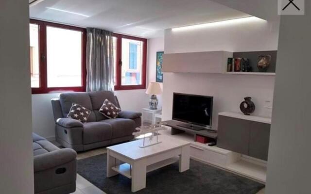 Apartamento totalmente reformado en 1ª linea