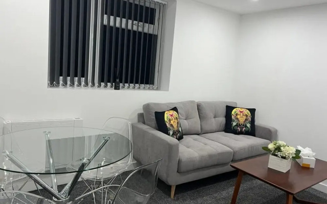 Luton Excellent 1 bed Apartment With Living Room